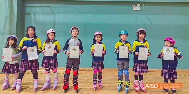 Beijing Bacui Bilingual School Young students in rollerblades and helmets stand together, each holding a certificate.