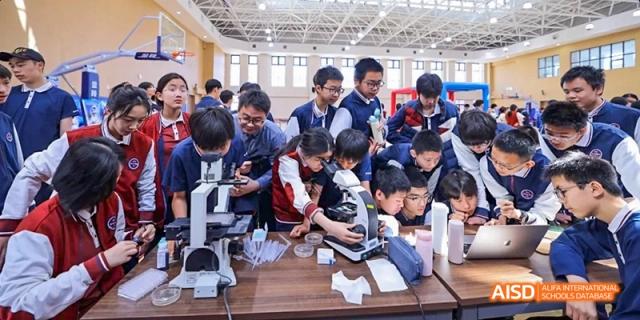 Students from Beijing Haidian Foreign Language Academy working together in a science lab.