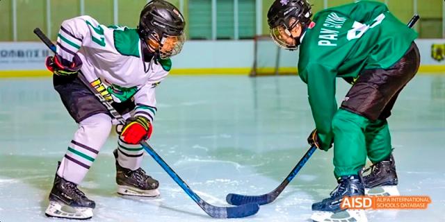 Students from Beijing Huijia Private School play ice hockey in their uniforms.