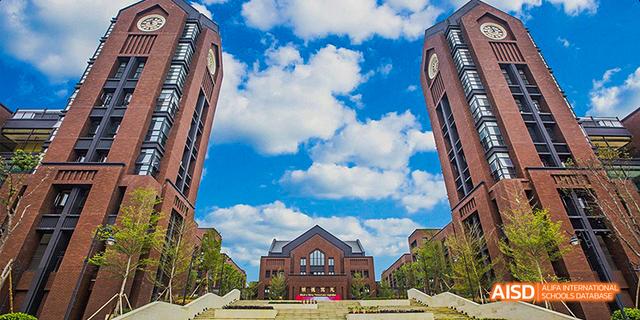 Fuzhou Concord College of Sino-Canada main school building with a circular driveway