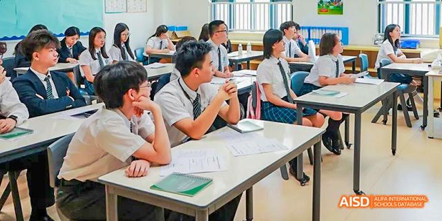 Students are attentively listening to a teacher during a lesson in a classroom at Malvern College Chengdu.