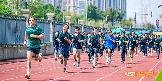 Students are running a race on a red track at Malvern College Chengdu.