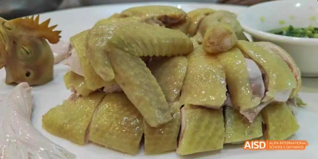 A close-up of a plated, segmented chicken dish, likely from a Beijing No.8 High School cooking demonstration or class.