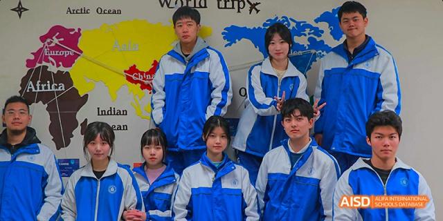 A group of Chengdu Shishi High School Beihu Campus AP Curriculum students pose for a photo.