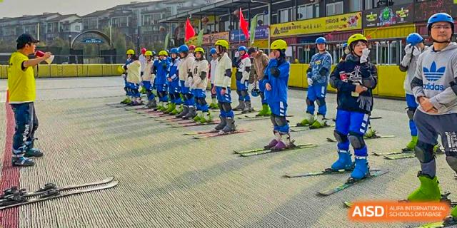 Chengdu Shishi High School Beihu Campus AP Curriculum students on a skiing outing or participating in a skiing activity.