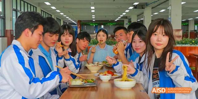 Chengdu Shishi High School Beihu Campus AP Curriculum students gathered around a table and sharing a meal.