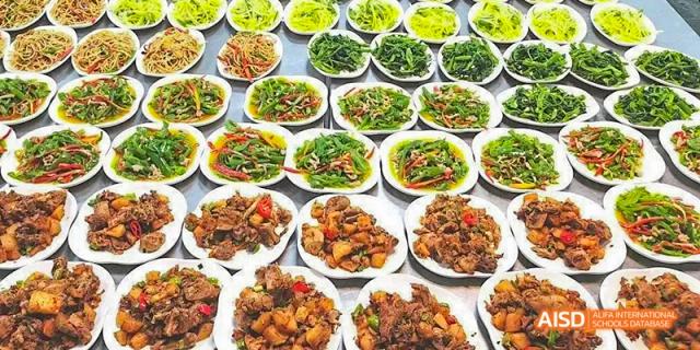 A variety of prepared dishes, including stir-fried meat and vegetables, ready to be served to Chengdu Shishi High School Beihu Campus AP Curriculum students.