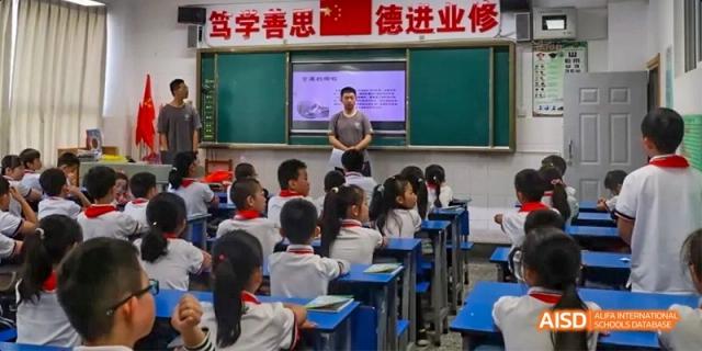 A teacher from Kunming No.1 High School International Education gives a lecture to a classroom of students.