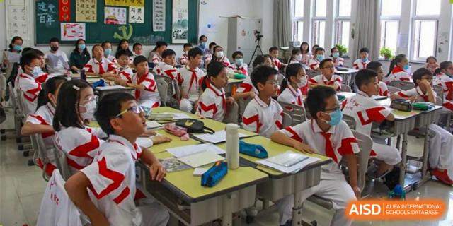 A classroom full of students from RCF Experimental School listening to a lecture.