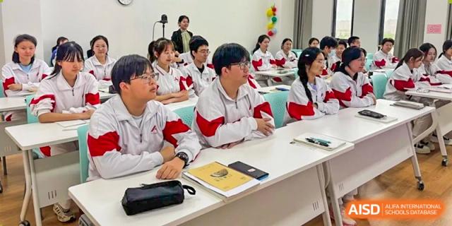 Students from The High School Affiliated to Renmin University of China, Tongzhou Campus, collaborate in a classroom.