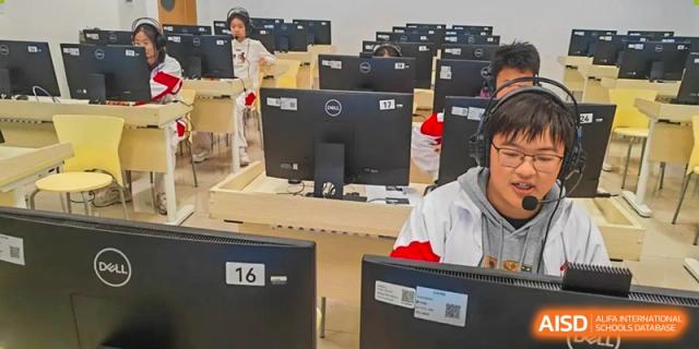 A student from The High School Affiliated to Renmin University of China, Tongzhou Campus, works on a computer.