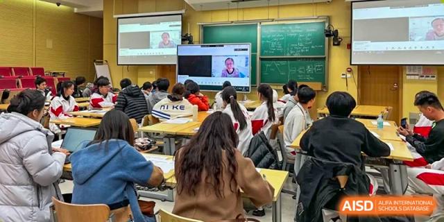 A teacher from The High School Affiliated to Renmin University of China, Tongzhou Campus, interacts with students in a classroom.