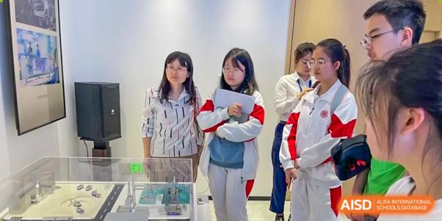 A group of female students from The High School Affiliated to Renmin University of China, Tongzhou Campus, presents a project.