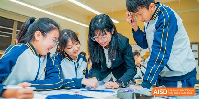 Students from Tianfu school The Integrated and Innovative Curriculum working together at a desk.