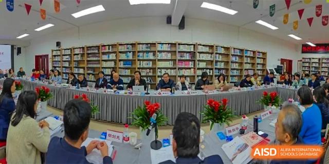 Students are seated in a library, engaged in reading and studying at the Xishan School of The High School Affiliated to Renmin University of China.