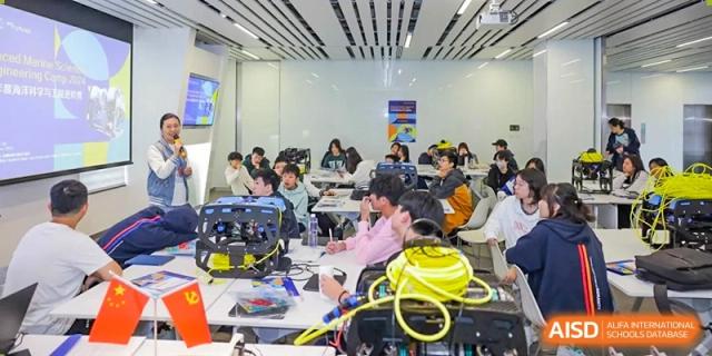 Students participate in a robotics class at Yew Wah International Education School Of Beijing Yizhuang Campus.
