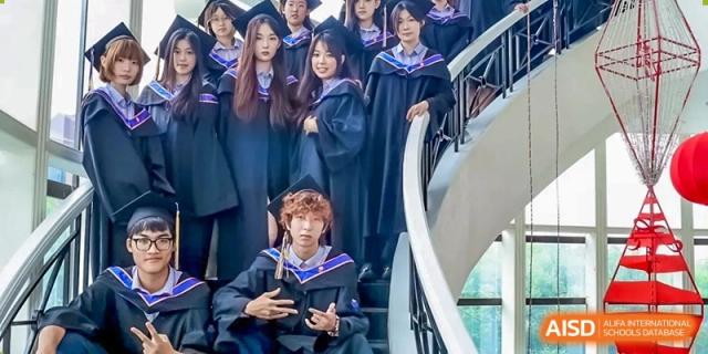 A group of graduates at Yew Wah International Education School Of Beijing Yizhuang Campus poses for a photo.