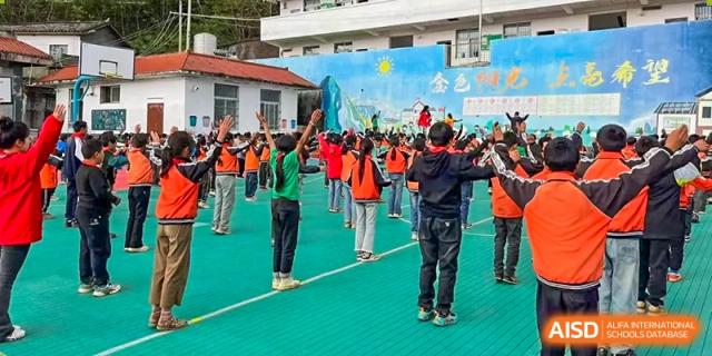 Yew Wah International Education School Of Beijing Yizhuang Campus students participating in an outdoor group activity.