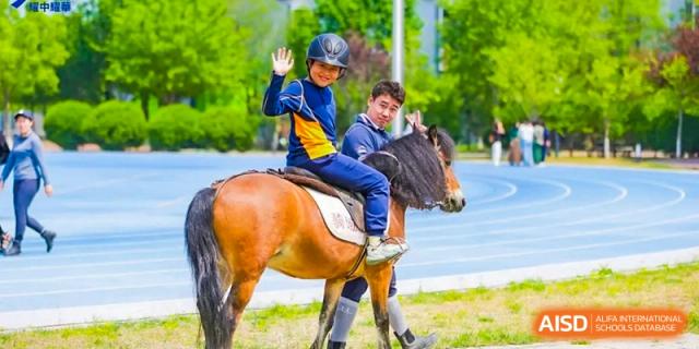 A student at Yew Wah International Education School Of Beijing Yizhuang Campus participates in an equestrian activity.
