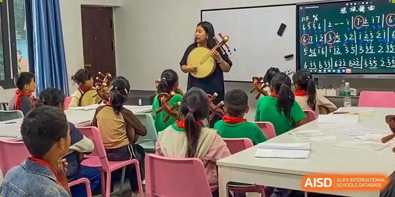 Yew Wah International Education School Of Beijing Yizhuang Campus students enjoy a music class.