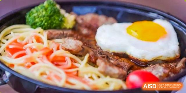 A delicious-looking steak and pasta meal served at Yew Wah International Education School Of Beijing Yizhuang Campus.