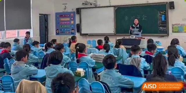 Students from Nanjing Dongshan Foreign Language School International Department are seated in a classroom during a lecture.