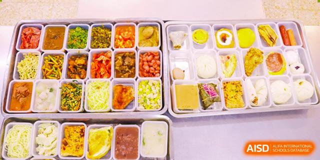 A variety of lunchbox meals are shown in plastic containers at Nanjing Dongshan Foreign Language School International Department.