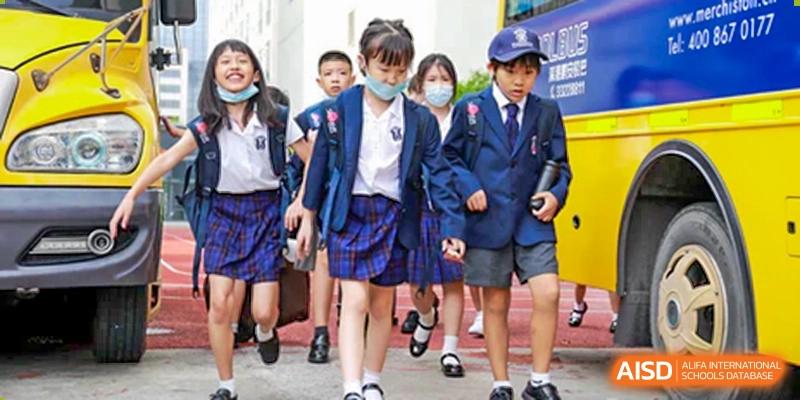 Merchiston International School Shenzhen students, dressed in their school uniforms, walking together while wearing protective face masks.