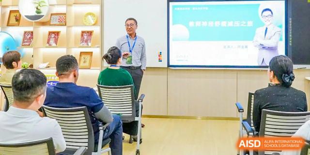 A teacher from Guangdong Country Garden School gives a lesson in a classroom with a smart board and a white board.