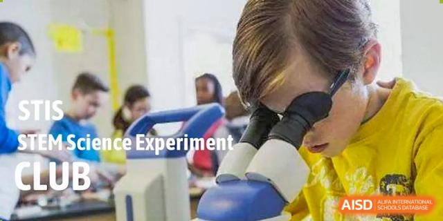 A robot arm is doing an experiment at Shenyang International School.