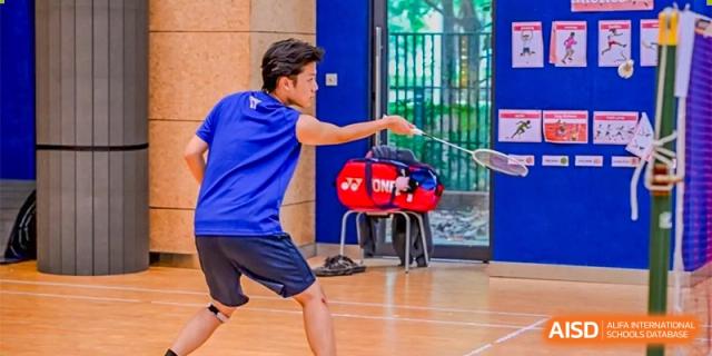 A student from Changwai Bilingual School playing badminton.