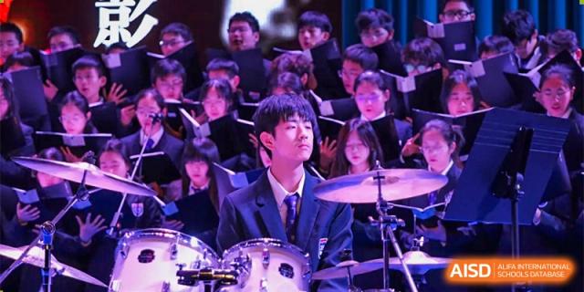 Changwai Bilingual School students performing in orchestra/band, music, stage, cultural event, performance, school concert.