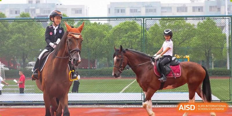Changwai Bilingual School students with a horse on school grounds, equestrian, animal, outdoor, unique school experience.