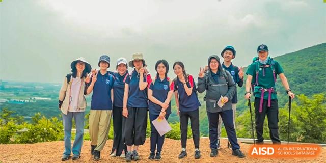 A group of students from Changwai Bilingual School posing for a picture on a field trip or outdoor activity.