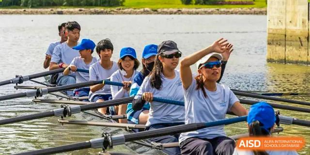 Students and a female instructor rowing together in an outdoor water activity as part of the Harrow LiDe School Hengqin program.