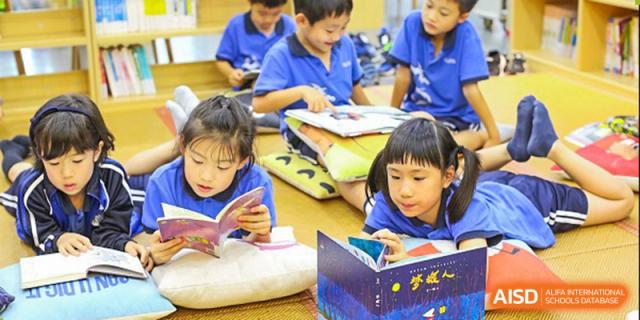 Students from Shanghai United International School Hefei Campus studying together in a classroom.