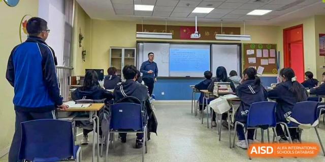 A teacher from Shanghai United International School Hefei Campus leading a class.