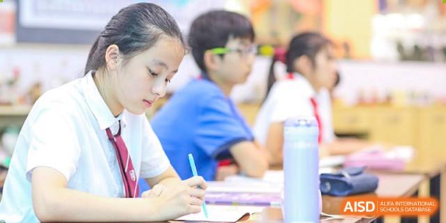 A student from Shanghai United International School Hefei Campus focused on their schoolwork.