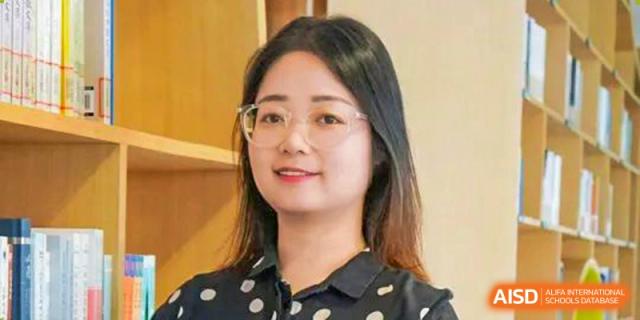 A portrait of a female teacher from Shanghai United International School Hefei Campus.