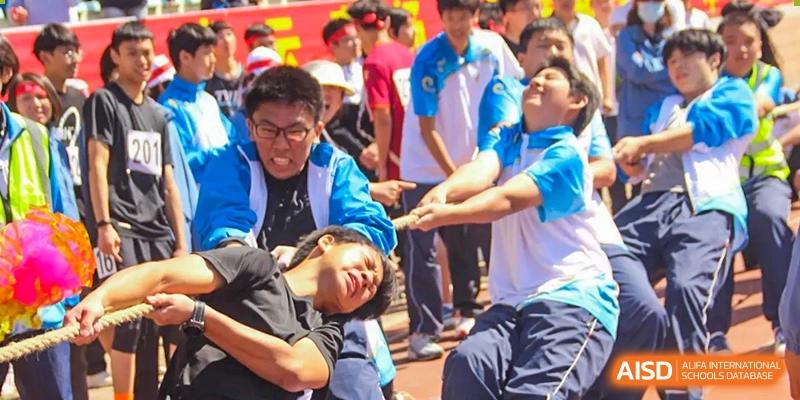 A group of students from Northeast Yucai Foreign Language School plays tug-of-war.