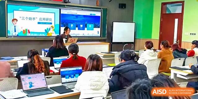 Students are using laptops and tablets in a high-tech classroom at Shanghai Shangde Experimental School.