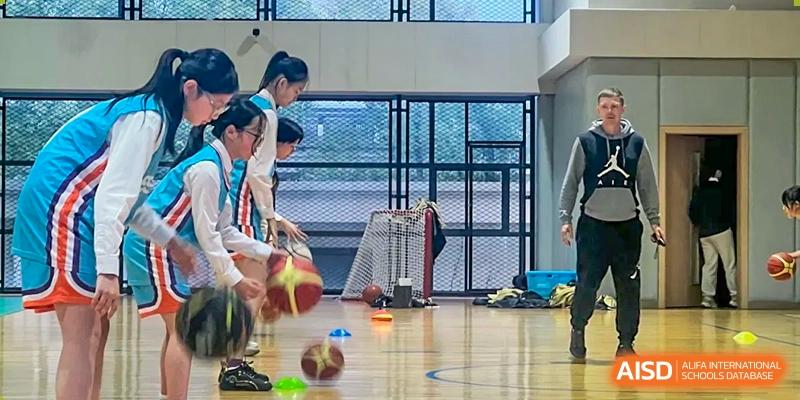 A student is dribbling a basketball during a physical education class at Shanghai Shangde Experimental School.