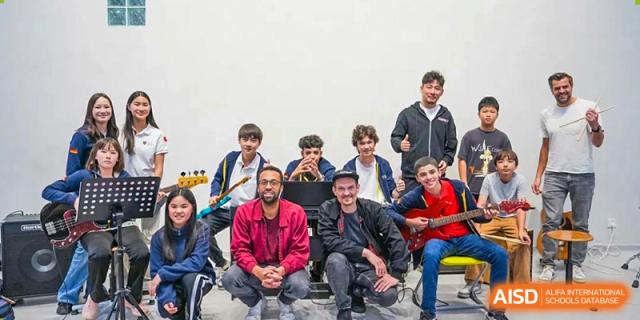 A group photo of students and a teacher at HuZ Deutsche Schule Shenyang posing happily outdoors.