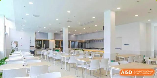 An interior view of the spacious modern kitchen and dining area at Changsha BeeMee Forest School (CBFS).