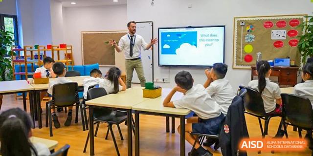 A teacher at Dulwich College Shanghai Puxi giving a lesson to students.