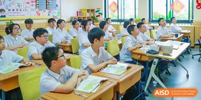 Students at HAILIANG FOREIGN LANGUAGE SCHOOL listen to a lecture in a classroom.