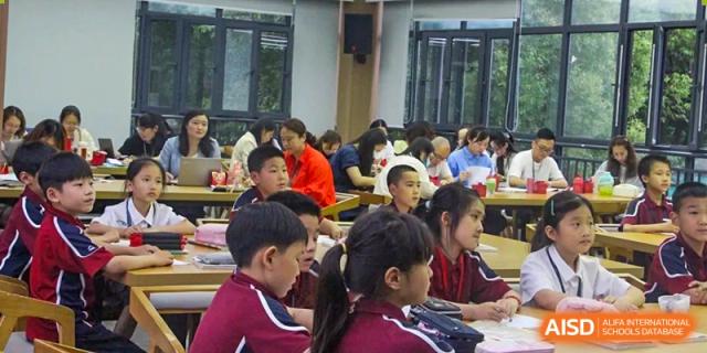 A group of students at HAILIANG FOREIGN LANGUAGE SCHOOL participates in a classroom activity.