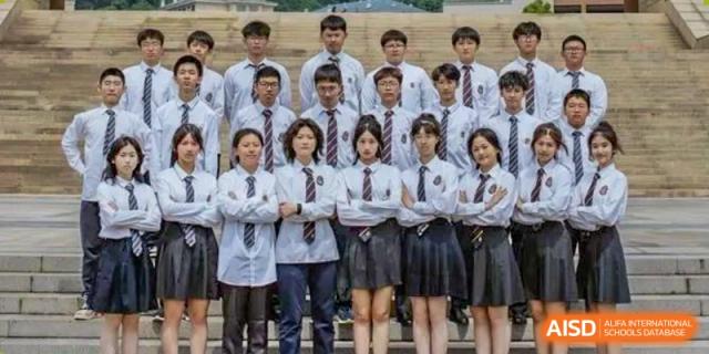 A group of students at HAILIANG FOREIGN LANGUAGE SCHOOL stands together for a group photo.