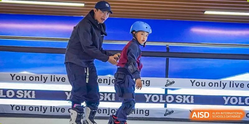 An instructor helps a young student at HAILIANG FOREIGN LANGUAGE SCHOOL with ice skating.