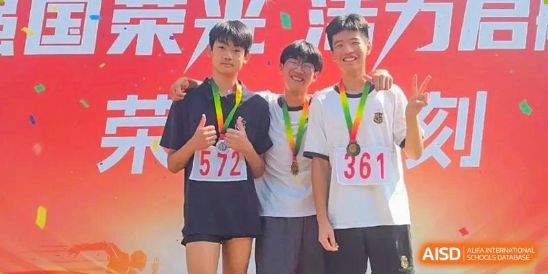 Three students from HAILIANG FOREIGN LANGUAGE SCHOOL smile and proudly display their medals.